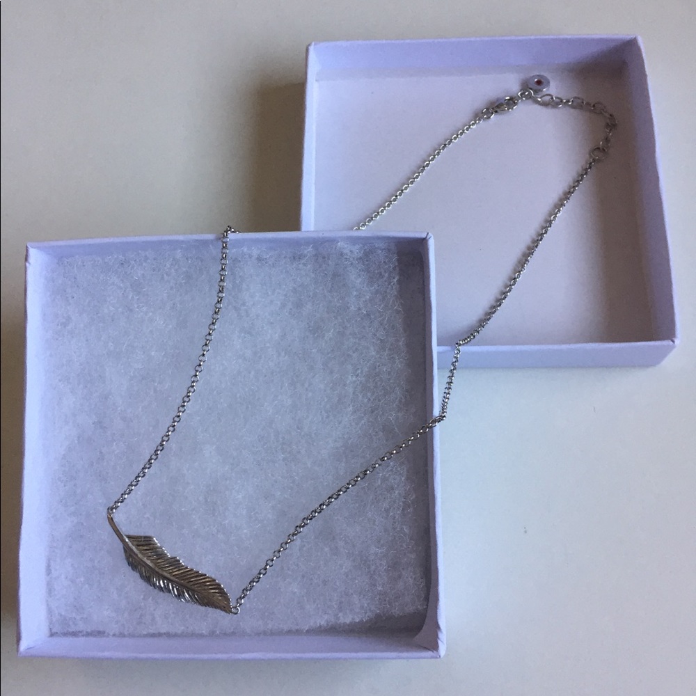 Elle Feather Necklace